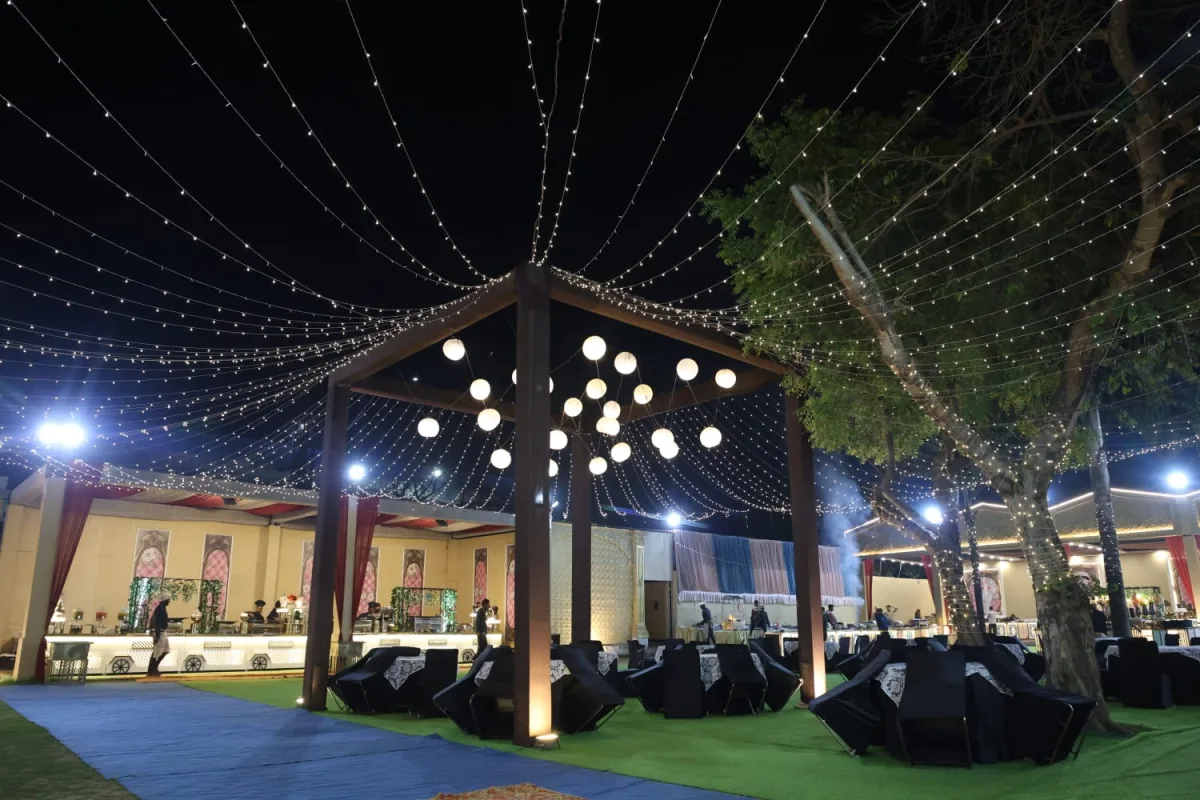 Premium buffet presentation designed for elegant wedding celebrations.